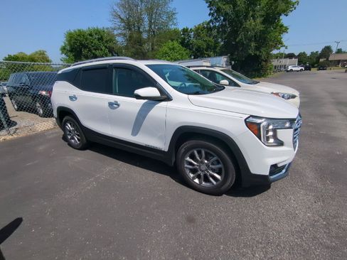 Used 2022 GMC Terrain SLT w/ Infotainment Package II AWD/4WD image 8
