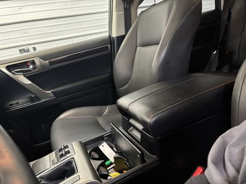 Used 2018 Lexus GX 460 image 23