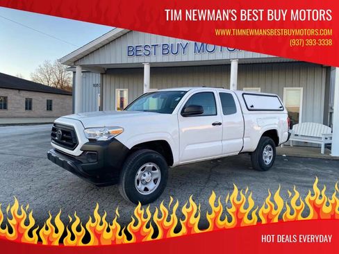 Used 2020 Toyota Tacoma SR image 1