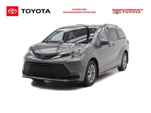 Used 2023 Toyota Sienna LE image 1