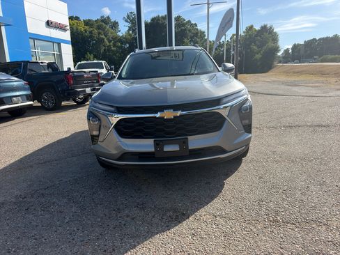 Used 2024 Chevrolet Trax LT FWD image 10