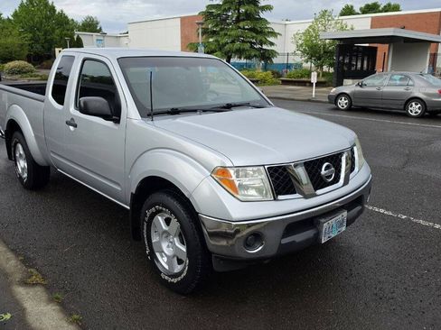 Used 2008 Nissan Frontier SE w/ SE Value Truck Pkg AWD/4WD image 3