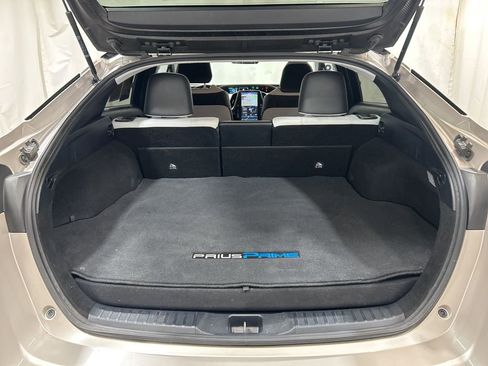 Used 2018 Toyota Prius Prime Premium image 15