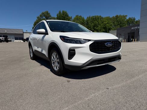 Used 2023 Ford Escape Active w/ Tech Pack #2 AWD/4WD image 4