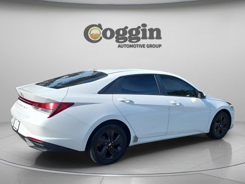 Used 2021 Hyundai Elantra SEL image 5