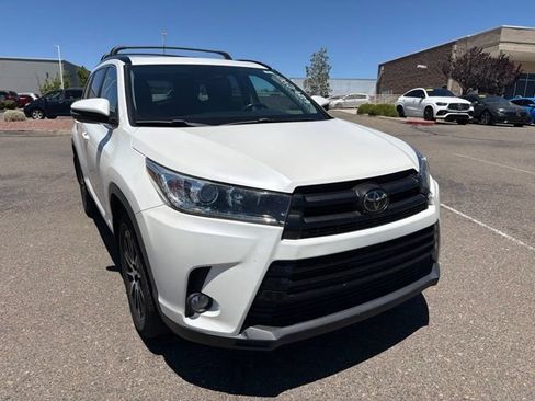 Used 2017 Toyota Highlander SE w/ Carpet Mat Package AWD/4WD image 3