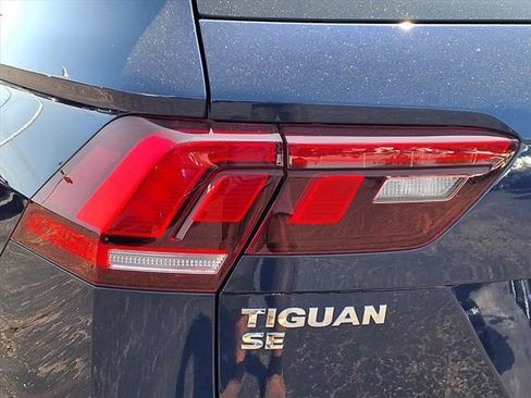 Used 2021 Volkswagen Tiguan SE w/ Panoramic Sunroof Package image 25