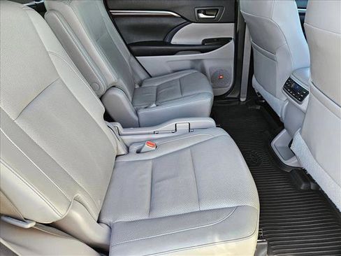 Used 2016 Toyota Highlander Limited Platinum image 20