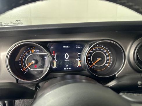 Used 2021 Jeep Gladiator Sport image 17