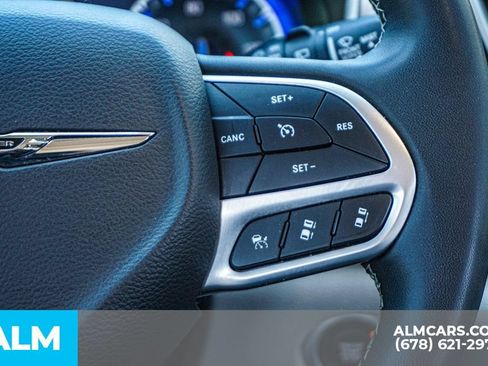 Used 2024 Chrysler Pacifica Touring-L FWD image 31