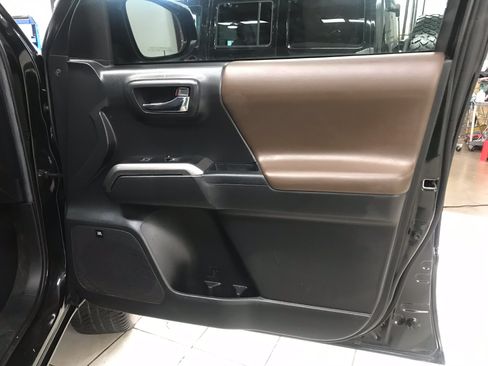 Used 2022 Toyota Tacoma Limited RWD image 13