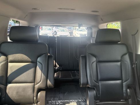 Used 2017 GMC Yukon SLT w/ Premium Edition AWD/4WD image 15