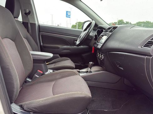Used 2018 Mitsubishi Outlander Sport LE FWD image 32