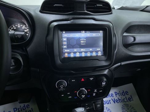 Used 2018 Jeep Renegade Latitude image 20