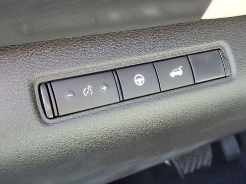 New 2025 Nissan Pathfinder SL image 13