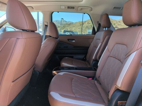 New 2026 Nissan Pathfinder Platinum image 11