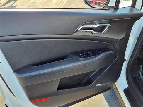 Used 2024 Kia Sportage LX image 11