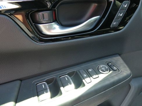 Used 2025 Honda CR-V EX-L image 24