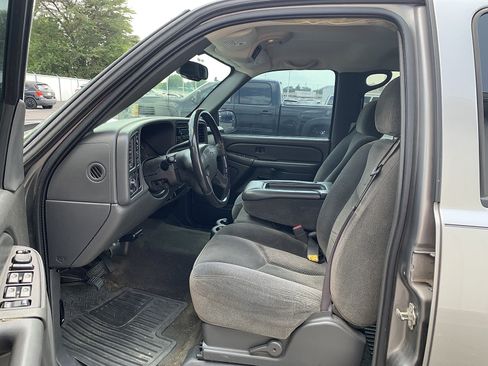 Used 2006 Chevrolet Silverado 1500 LT w/ Light Duty Power Package AWD/4WD image 6