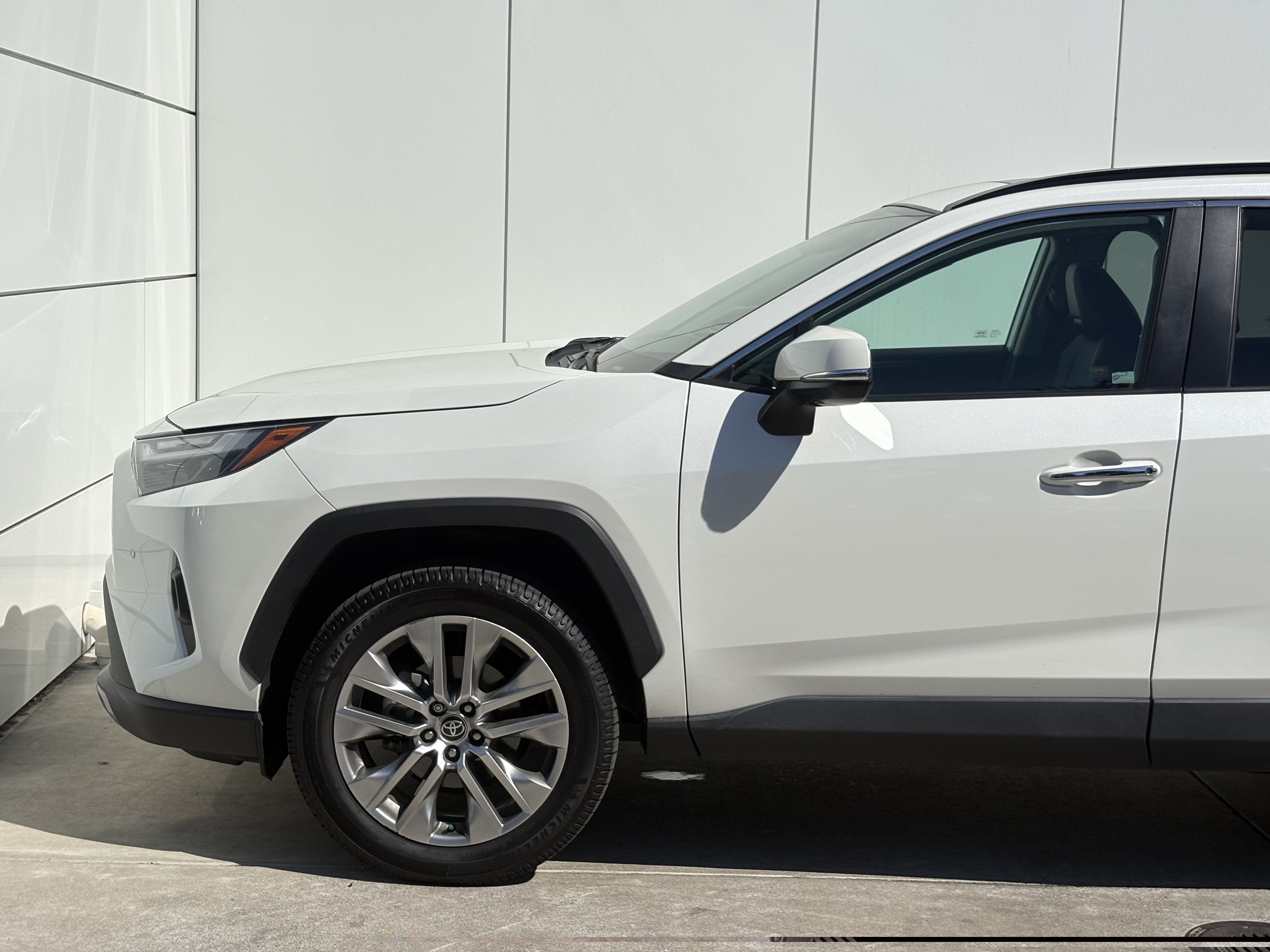 Used 2022 Toyota RAV4 Limited AWD/4WD image 5