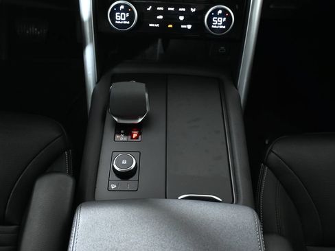 Used 2024 Land Rover Discovery S AWD/4WD image 52