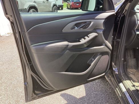 Used 2023 Chevrolet Traverse LT FWD image 11