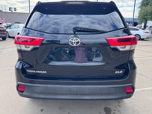 Used 2017 Toyota Highlander XLE FWD image 6
