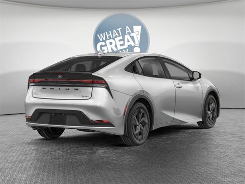 New 2026 Toyota Prius LE image 2