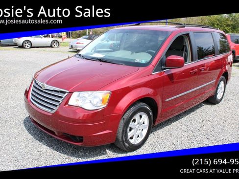 Used 2010 Chrysler Town & Country Touring w/ Entertainment Group #2 FWD image 1
