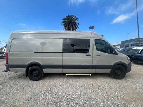 Used 2023 Mercedes-Benz Sprinter 2500 image 4