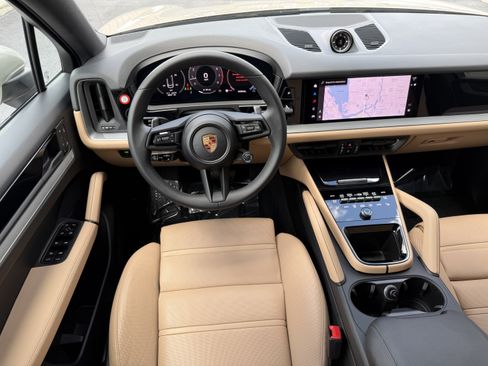 Certified 2025 Porsche Cayenne Coupe AWD/4WD image 17