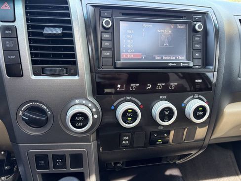 Used 2015 Toyota Sequoia SR5 AWD/4WD image 33
