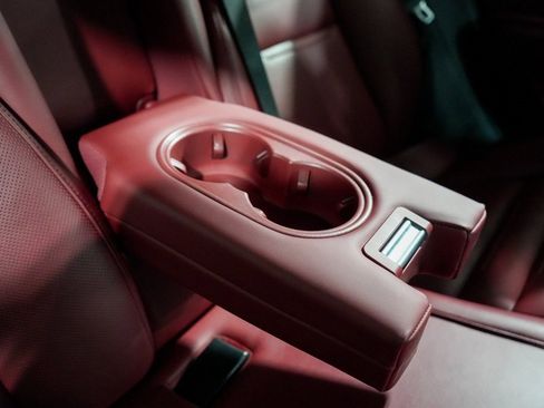 Used 2018 Porsche Panamera 4S image 24