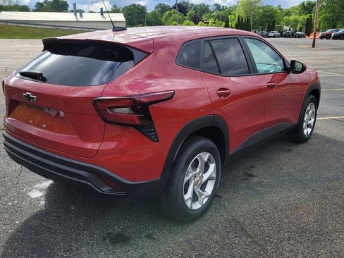 New 2026 Chevrolet Trax LS w/ LS Convenience Package FWD image 12