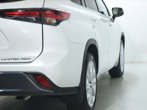 Used 2024 Toyota Highlander Limited AWD/4WD image 55