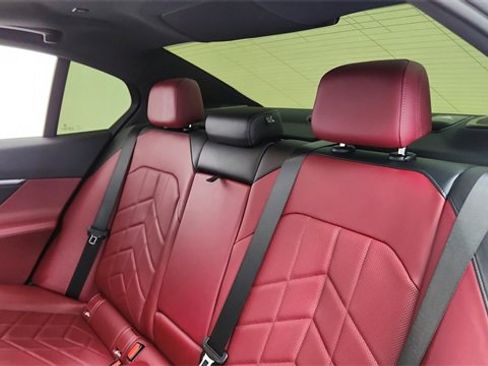 Used 2025 BMW i5 eDrive40i w/ M Sport Package image 29