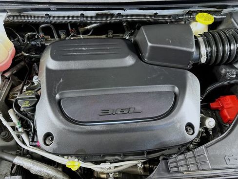 Used 2023 Chrysler Pacifica Touring-L FWD image 35