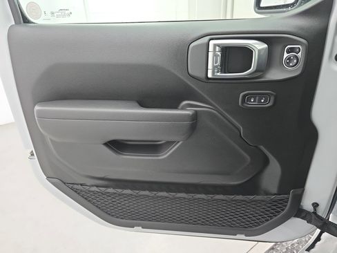 Used 2024 Jeep Wrangler Sport S image 26