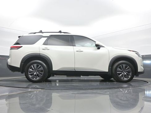 Used 2023 Nissan Pathfinder SV image 52