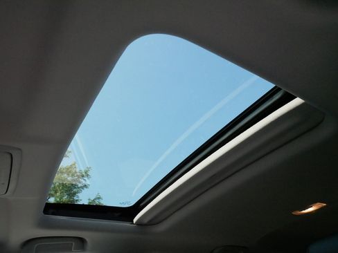 Used 2022 Honda CR-V Touring image 31