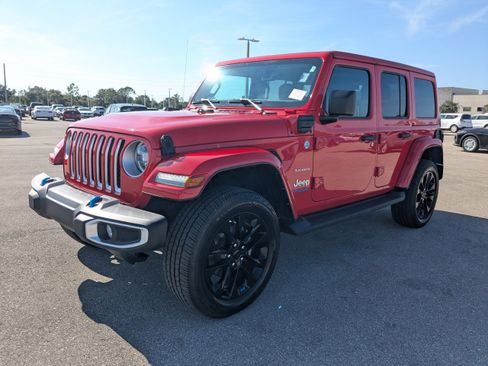 Used 2022 Jeep Wrangler Unlimited Sahara image 9