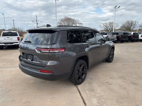 Used 2024 Jeep Grand Cherokee L Altitude image 5