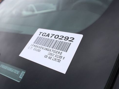 Used 2021 Ford Explorer Limited w/ Equipment Group 301A AWD/4WD image 39