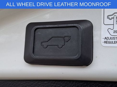Used 2013 Toyota RAV4 Limited AWD/4WD image 30