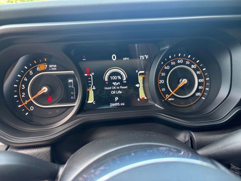Used 2025 Jeep Wrangler Unlimited Sahara AWD/4WD image 42
