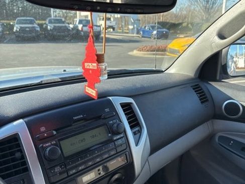 Used 2012 Toyota Tacoma PreRunner image 10