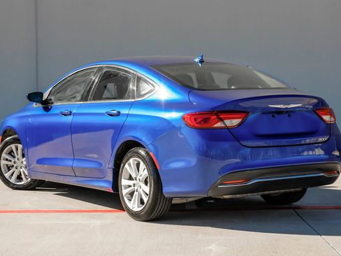 Used 2017 Chrysler 200 Limited Platinum image 7