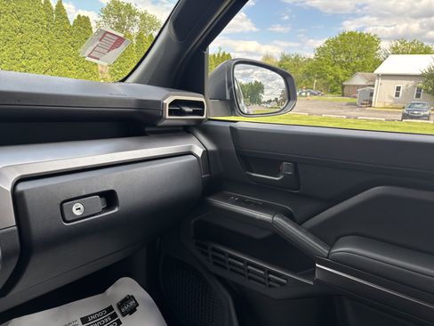 Certified 2025 Toyota 4Runner SR5 AWD/4WD image 23