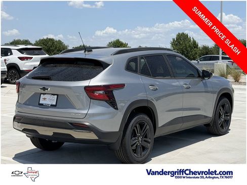 New 2026 Chevrolet Trax ACTIV w/ Sunroof Package FWD image 4