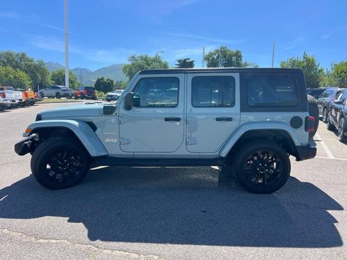 Used 2023 Jeep Wrangler Unlimited Sahara AWD/4WD image 11